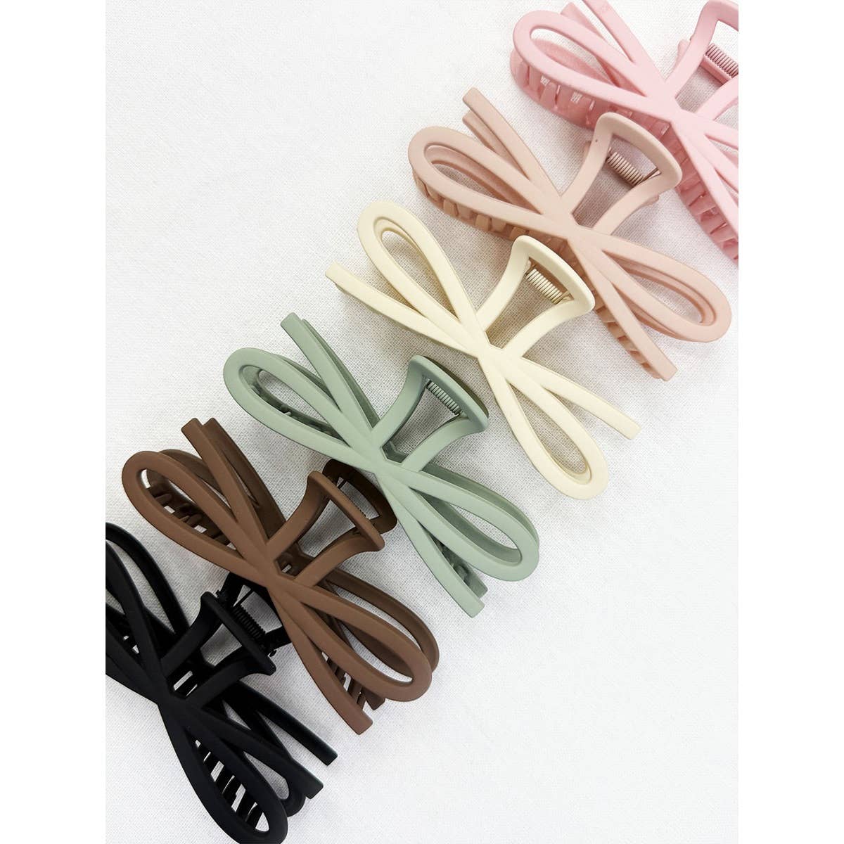 Jumbo Knotted Bow Claw Clip